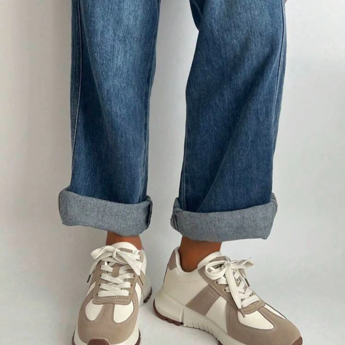 Beige och vita sneakers - 1