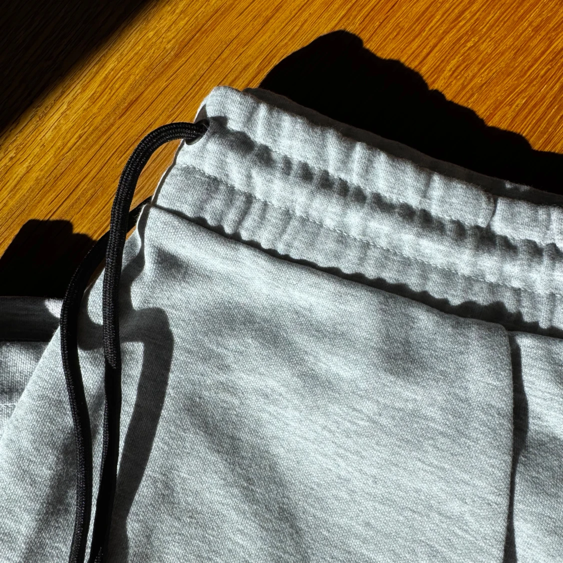 Grå mjukisbyxor med snörning - 1