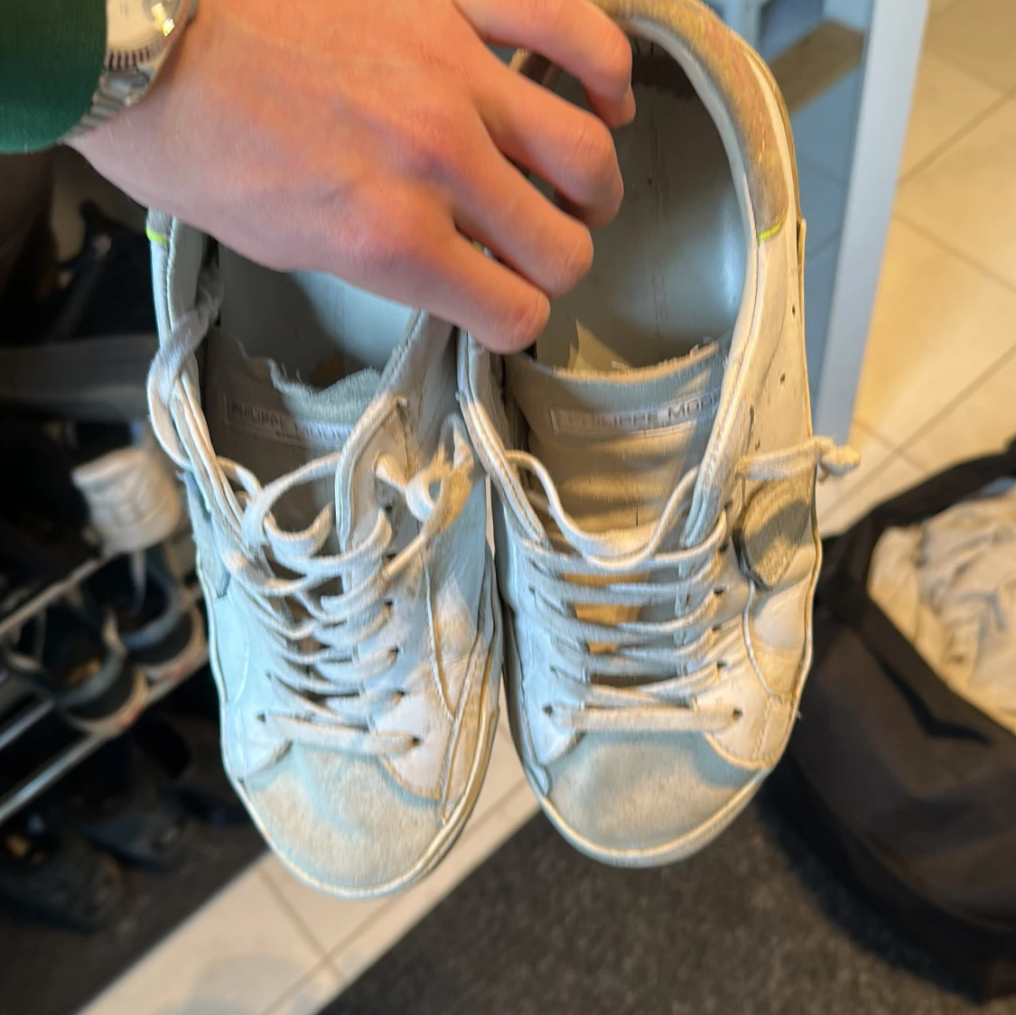 Vita sneakers med grå detaljer - 2