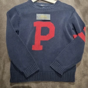 Ralph lauren hoddie - Raffe hoodie🤩 bra skick.skickas oftast inom 24h🚚🤩.pris är diskuterbart. Nypris: 1500 sek ,mitt pris: 299 sek.