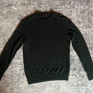 Stickaf Morris merino ull tröja  - Säljer en snygg mörkgrön tröja från Morris. Tröjan är gjord i merinoull, så är extra skön att ha på sig! Skriv gärna vid frågor! 