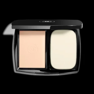 Chanel puder  - Köpt i dubai för 890kr och säljer den nu för 400kr. helt nytt oöppnad!!