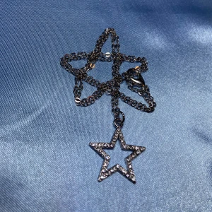 STAR2 - halsband - ⭐️ Halsband i rostfritt stål ⭐️✨FREEBIES (stickers + godis) ingår i alla beställningar⭐️ 