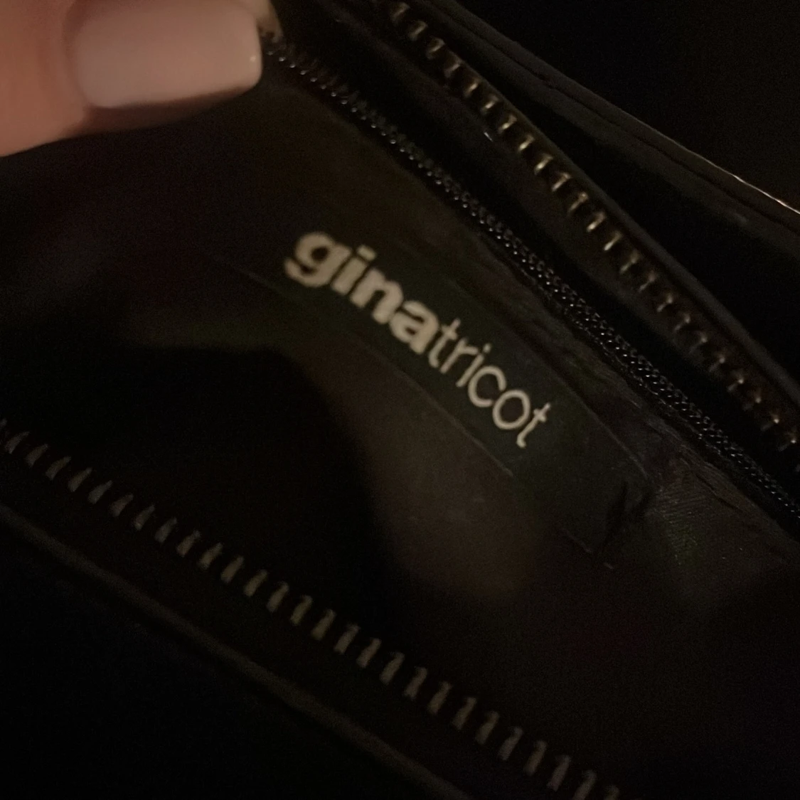 Svart handväska från Gina Tricot - 3