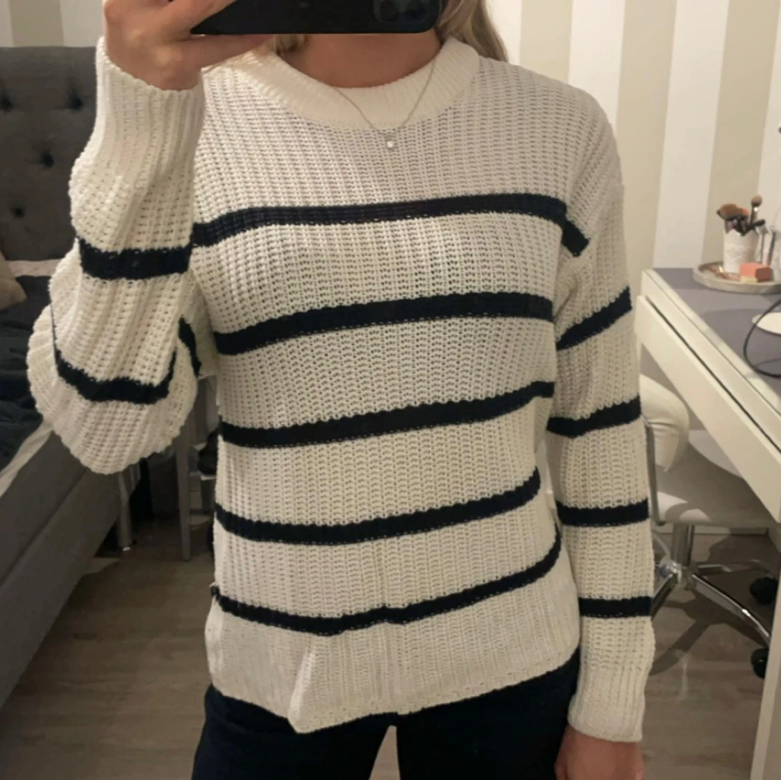 Vit och svart randig stickad tröja - 1