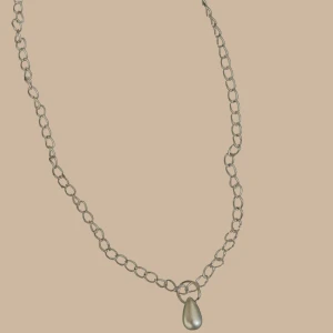 Halsband med droppe - Egengjort!✨ Tryck gärna på köp direkt! Skriv för fler bilder eller om du har frågor💗