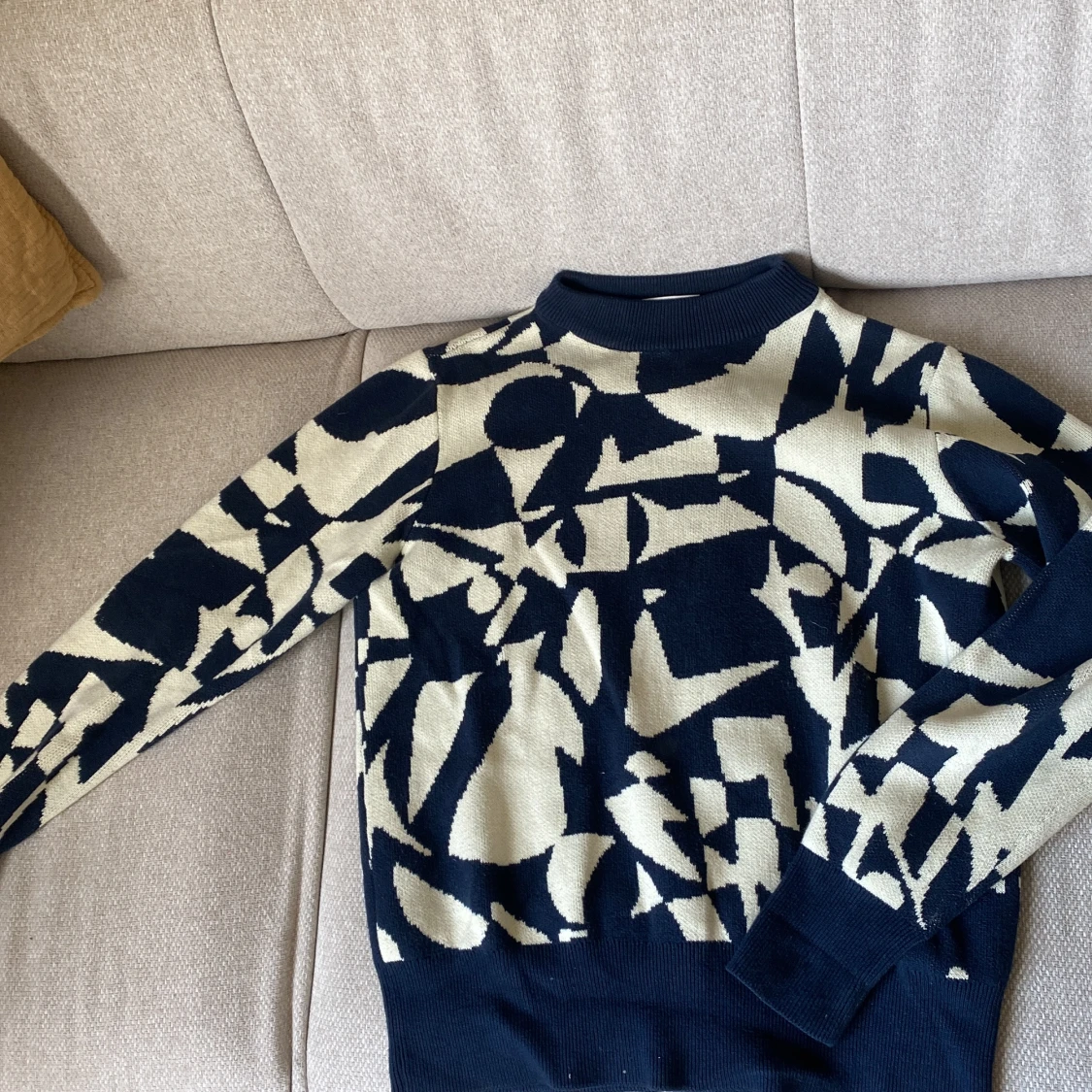 Mönstrad stickad tröja från Monki