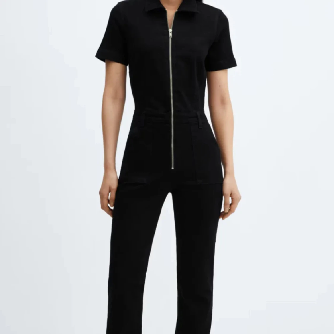 Svart jumpsuit mango