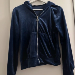 Luvtröja  - Använd 1 gång så är i fint skick. 