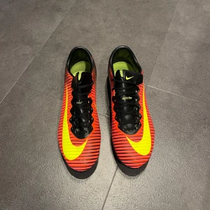 Nike Mercurial Vapor 11 AG - Väldigt sällsynt modell, storlek 41 och väldigt bra skick. Pris kan diskuteras vid snabbaffär 