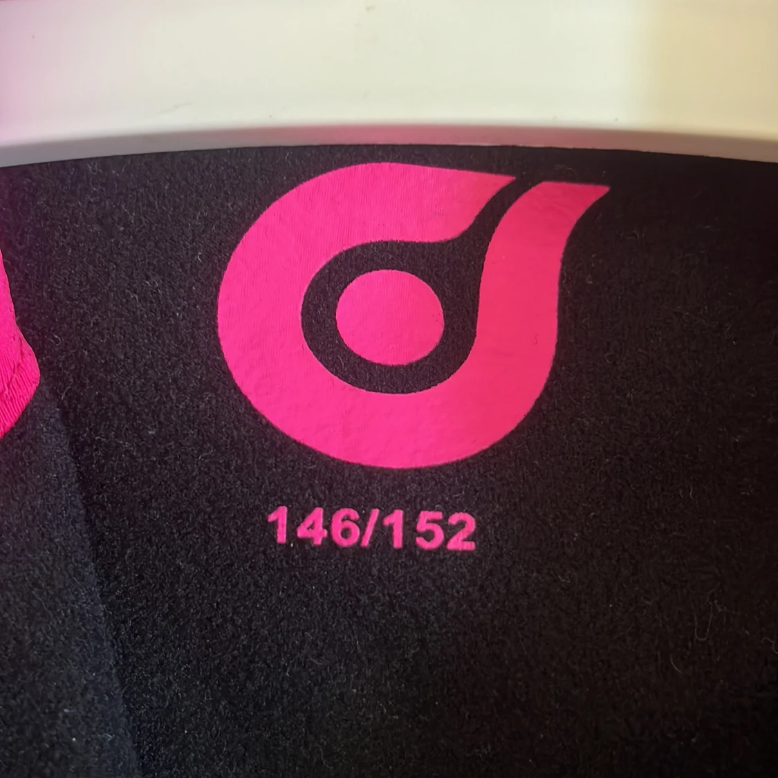 Svart och rosa vindjacka från Woxo - 2