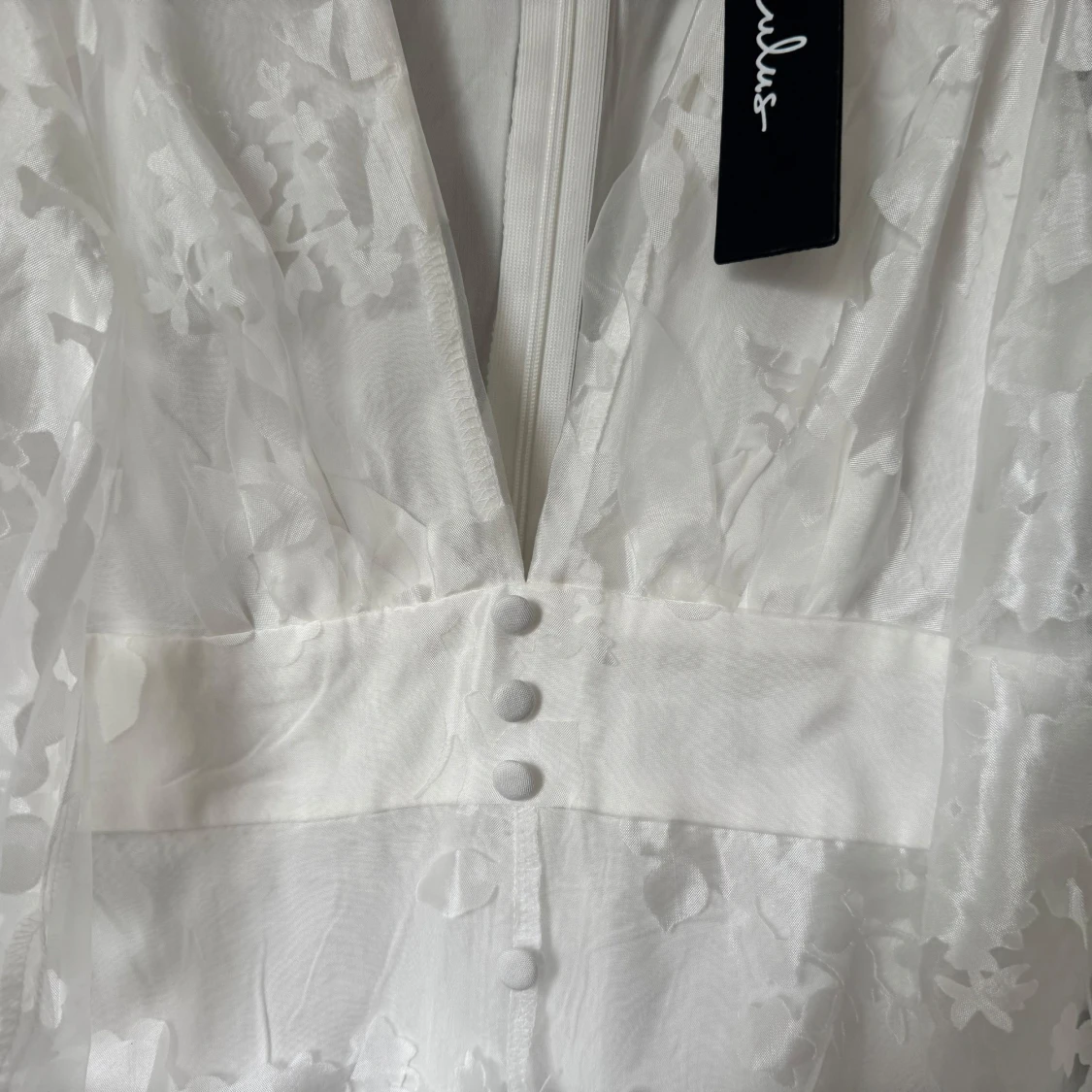 Vit kortklänning med puffärmar från Lulus - 2