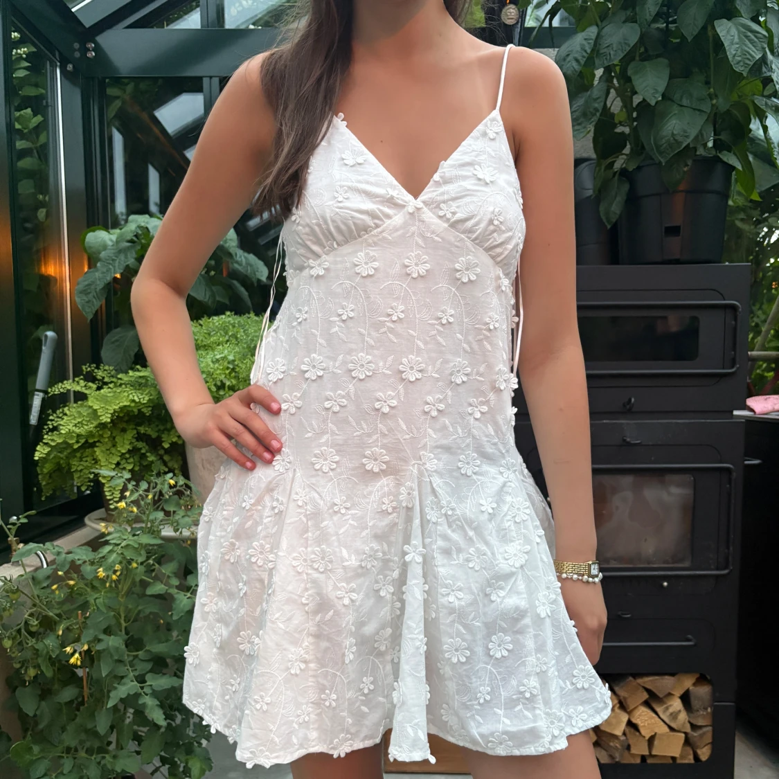 Vit blommig kort sommarklänning - 1