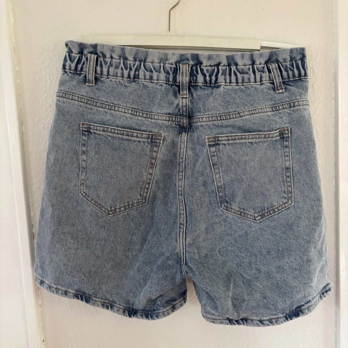 Blåa jeansshorts från Grunt - 1