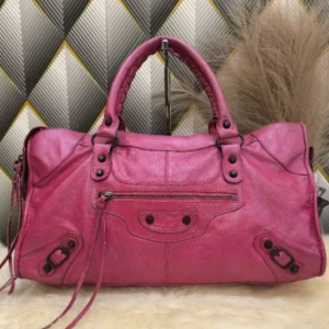  Balenciaga city bag  - Väldigt bra skick. Priset går att diskutera 