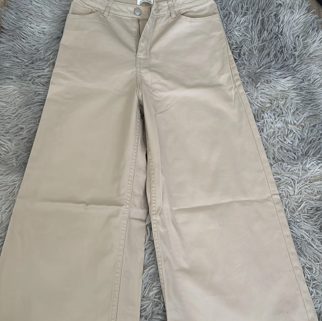 Beiga wide byxor från Lindex