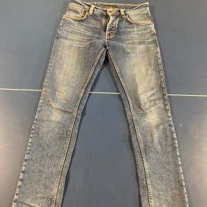  Nudie Jeans Grim Tim  - Nudie jeans Grim Tim| storlek: W29 L32| pris: 549kr| Skick: 9,8/10| |Hör av dig vid minsta lilla fundering| 