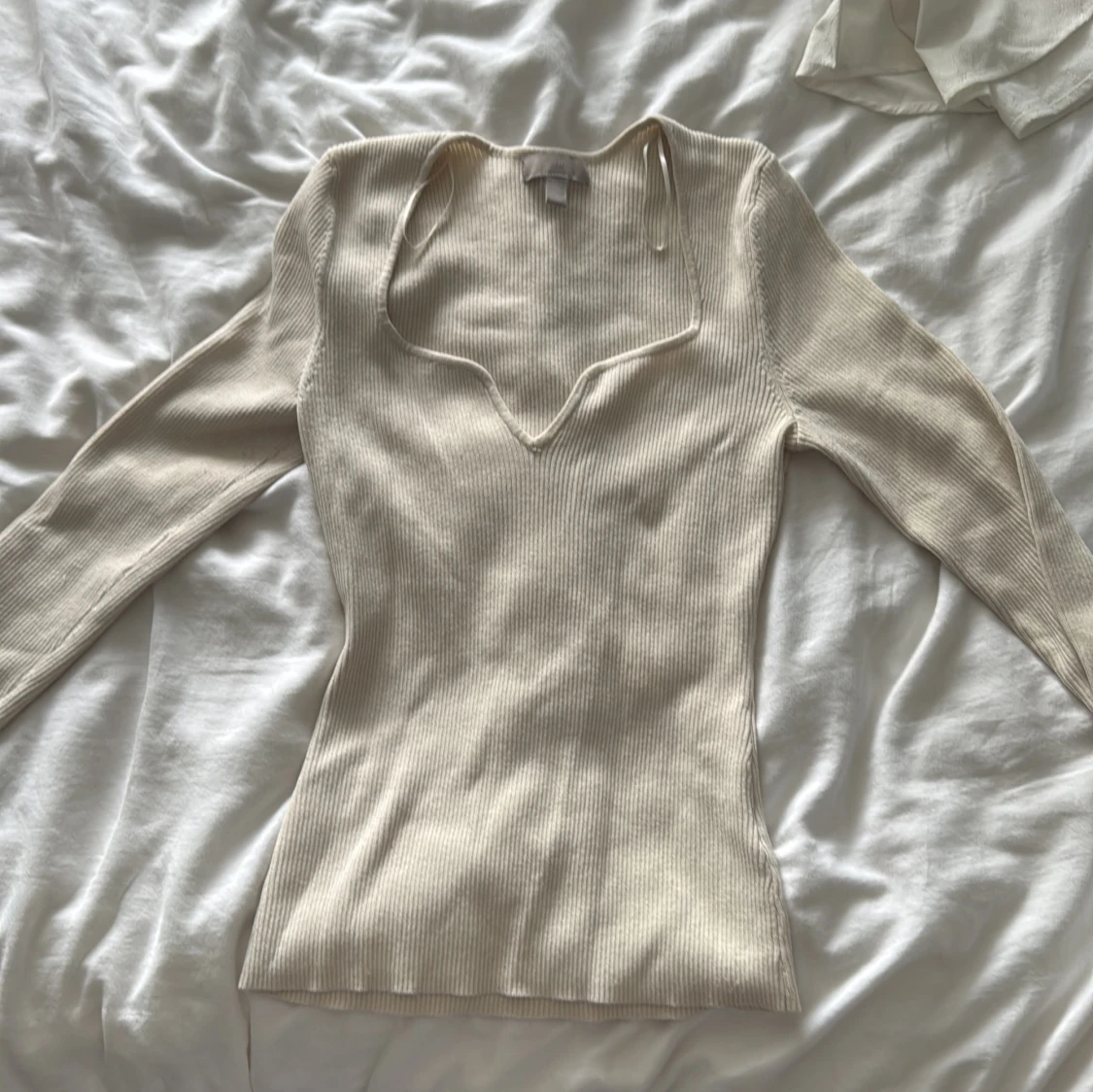 Beige ribbad långärmad tröja - 2