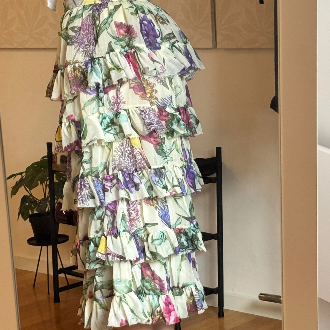 Blommig volangkjol i pastellfärger - 2