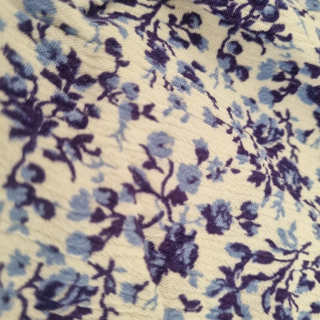 Blommig knyt-topp i blått och vitt - 4