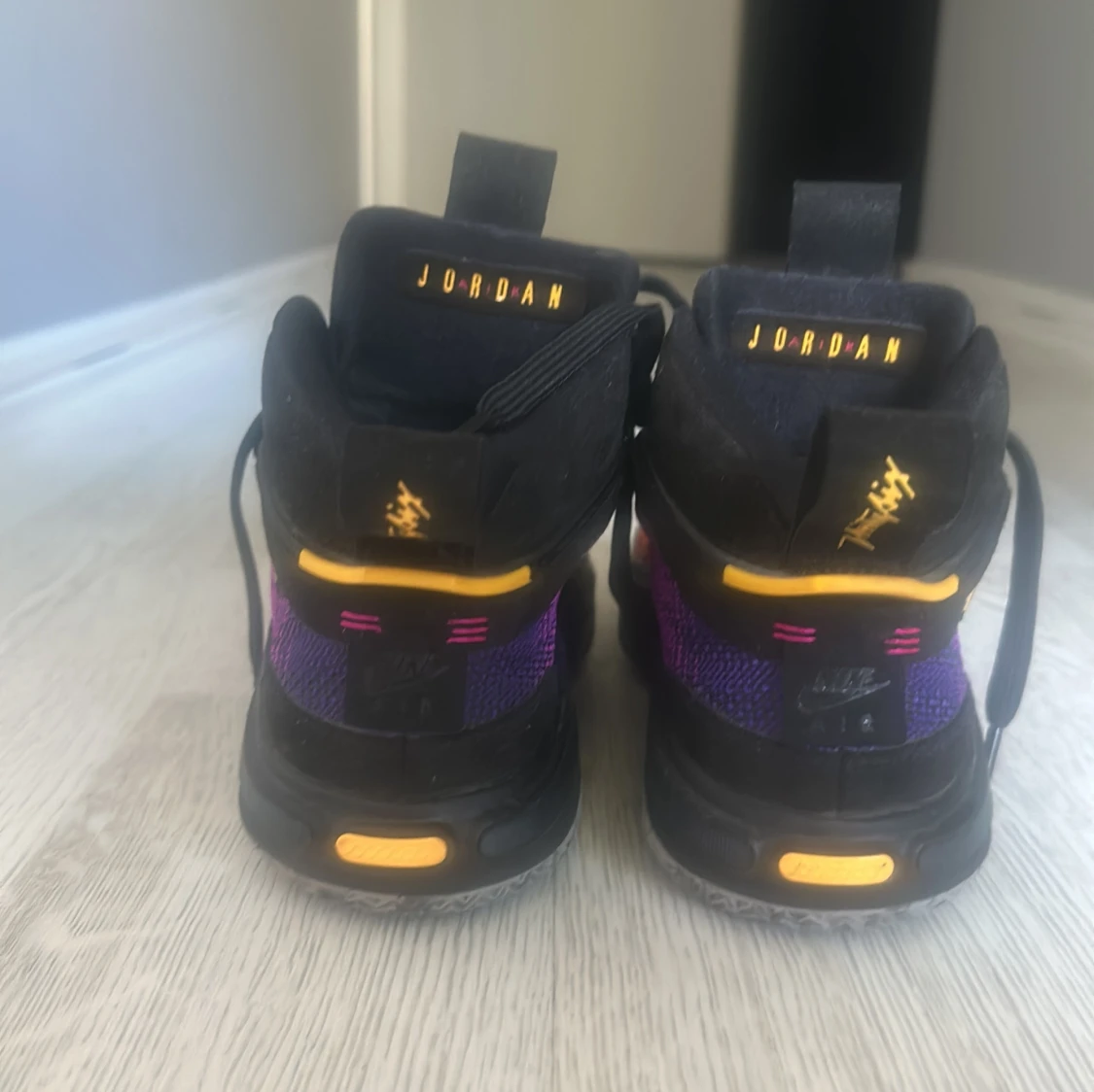 Nike Jordan sneakers i svart och färgskiftning - 2