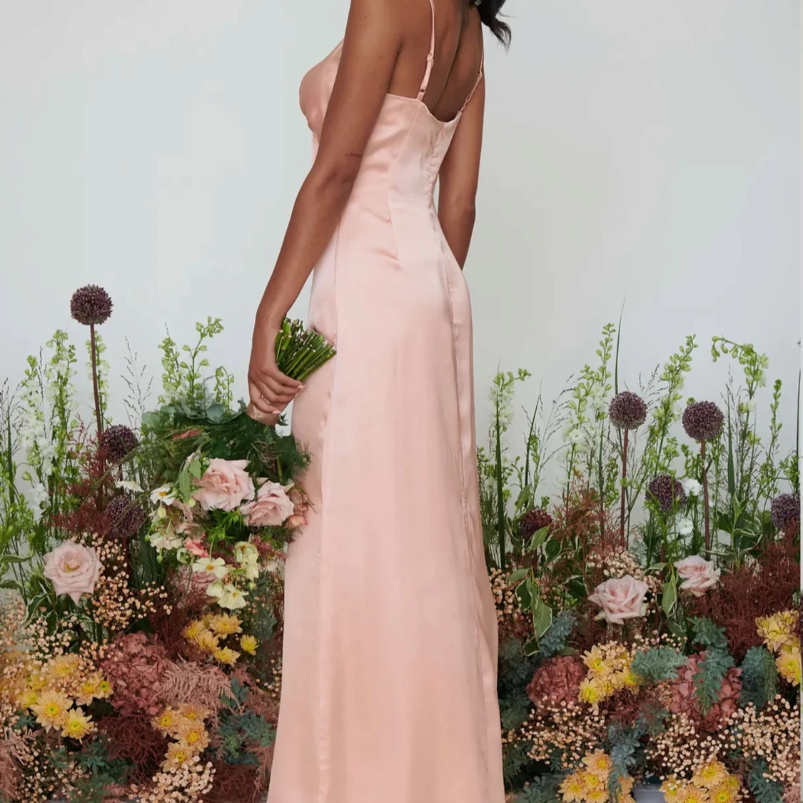 Ljusrosa långklänning i satin - 1