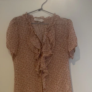 Söt skir blus fr Cream stl 38 - En fin blus i nyskick fr Cream stl 38, passar även 36