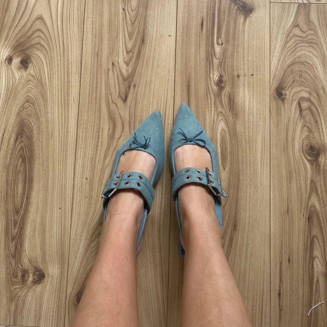 Blå klackskor med spetsig tå - 1