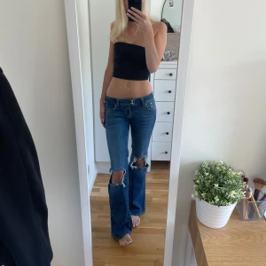 Lågmidjade jeans - Säljer dessa då jag inte får någon användning av dom, de är använda en gång så i princip nyskick 🫶🏻Jag är 176 cm