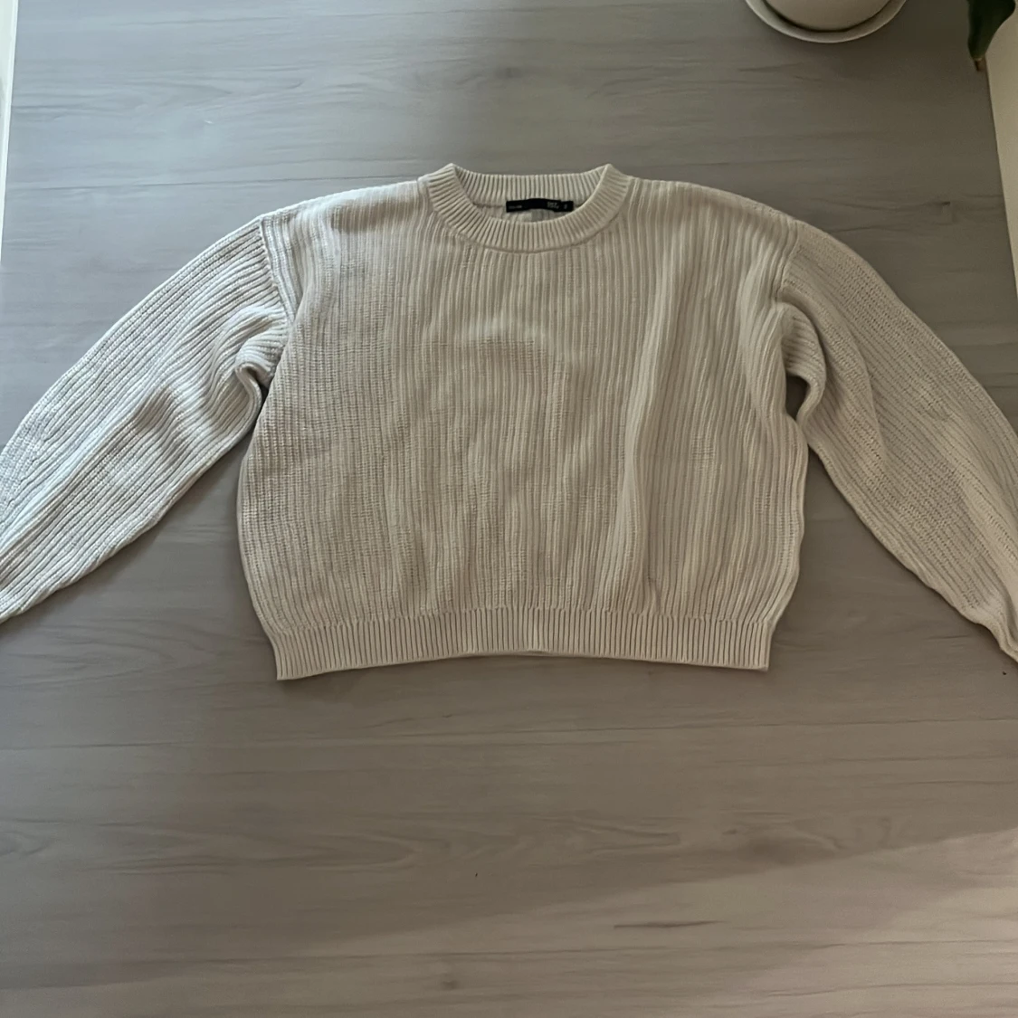 Beige ribbad stickad tröja 157