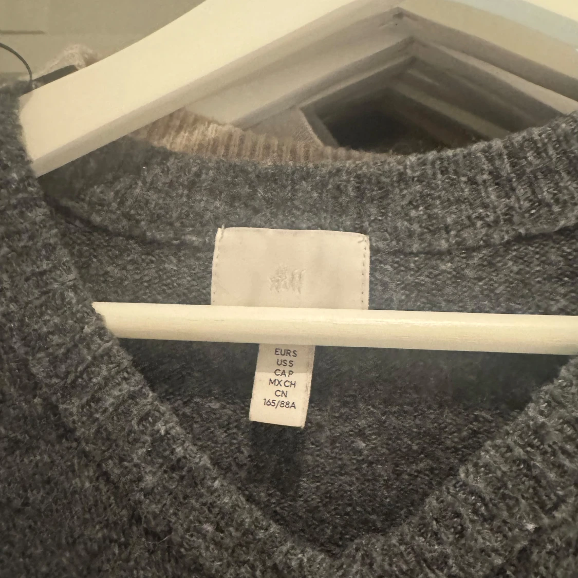 Grå stickad kofta från H&M - 1