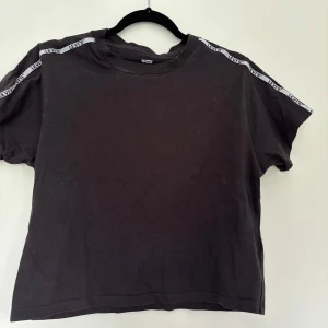 T-shirt - T-shirt som är i ett mycket bra skick