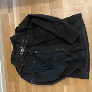 Svart Fieldjacka Från Superdy - Snygg svart fieldjacka från superdry. Inga defekter, Storlek M