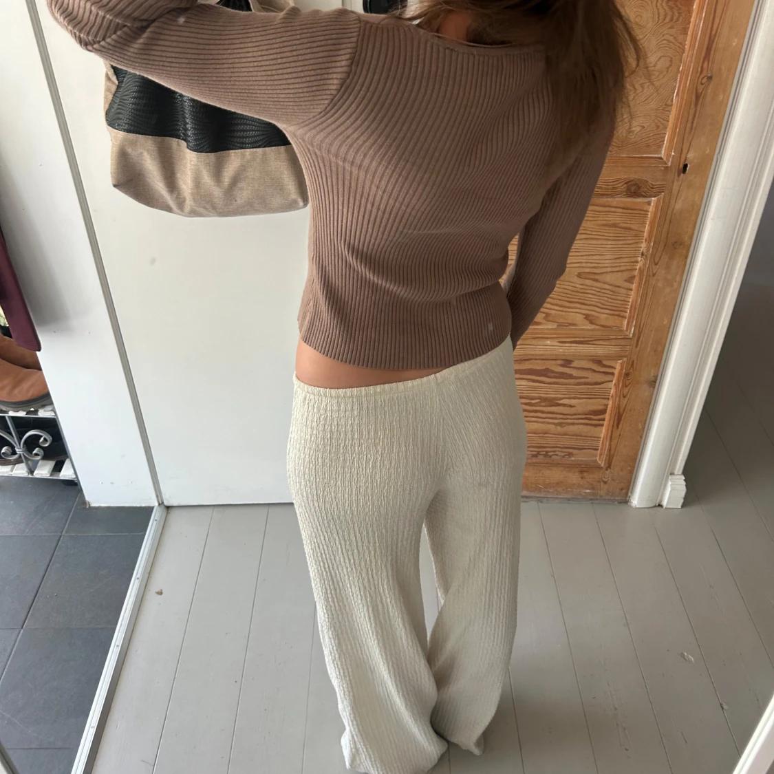 Ribbad brun långärmad tröja - 1