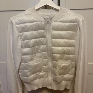 tunn jacka Gina Tricot  - jacka från Gina tricot young storlek 170 vilket motsvarar S/XS 🤍