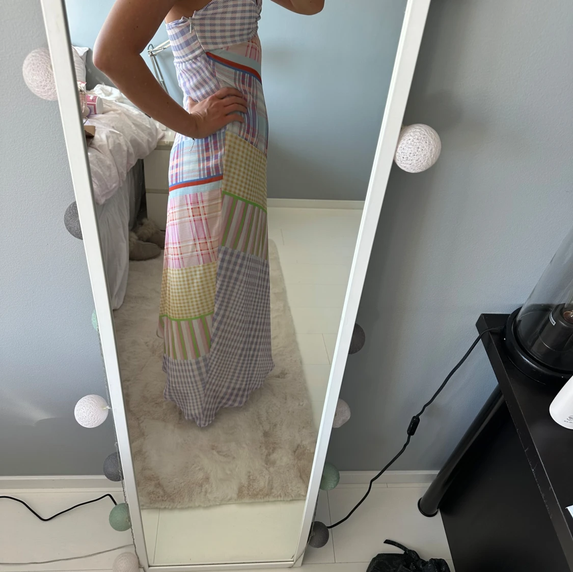 Pastellrutig långklänning med smala axelband - 3