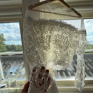 Blus  - Fin ”spets”blus/tröja storlek xs/s