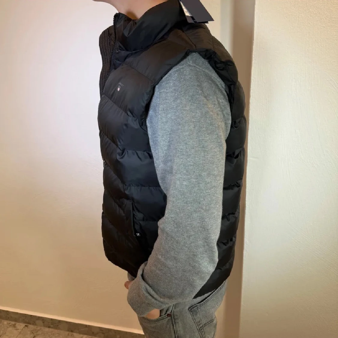 HELT NY Svart dunväst från GANT - 1