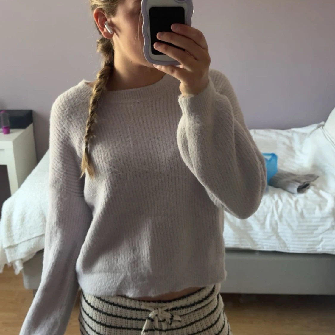 Ljusgrå stickad tröja med loose fit