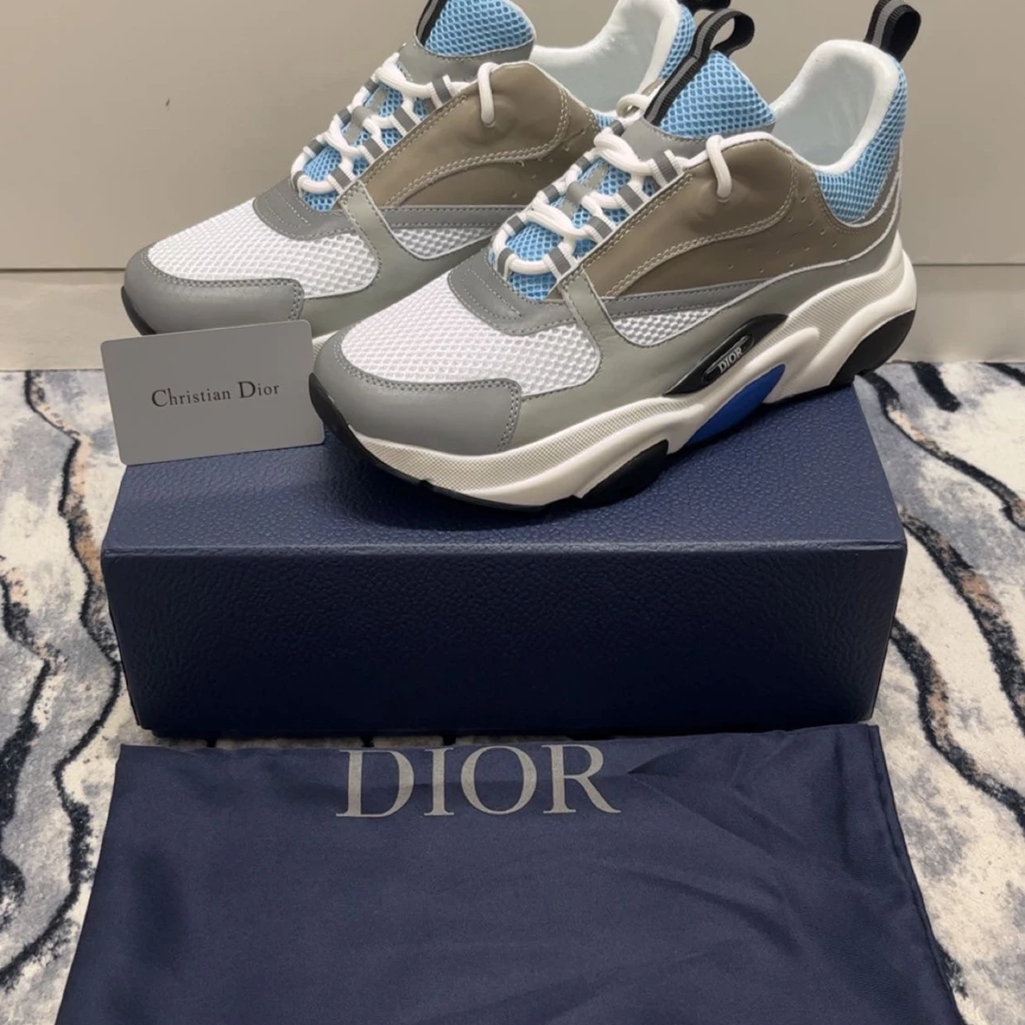 Sneakers i blått och grått - 1