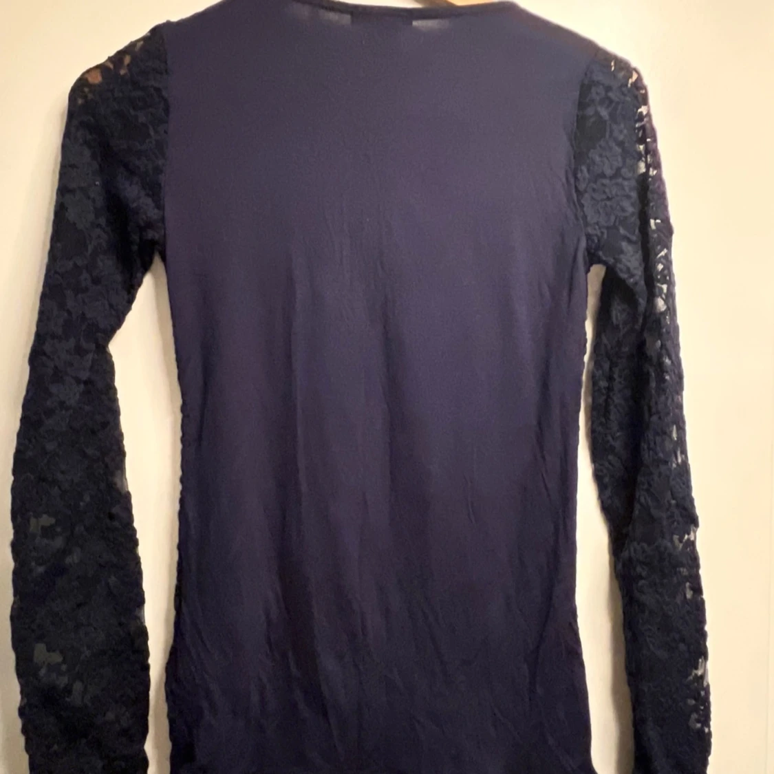 Marinblå spetsklänning från Amisu XS - 2