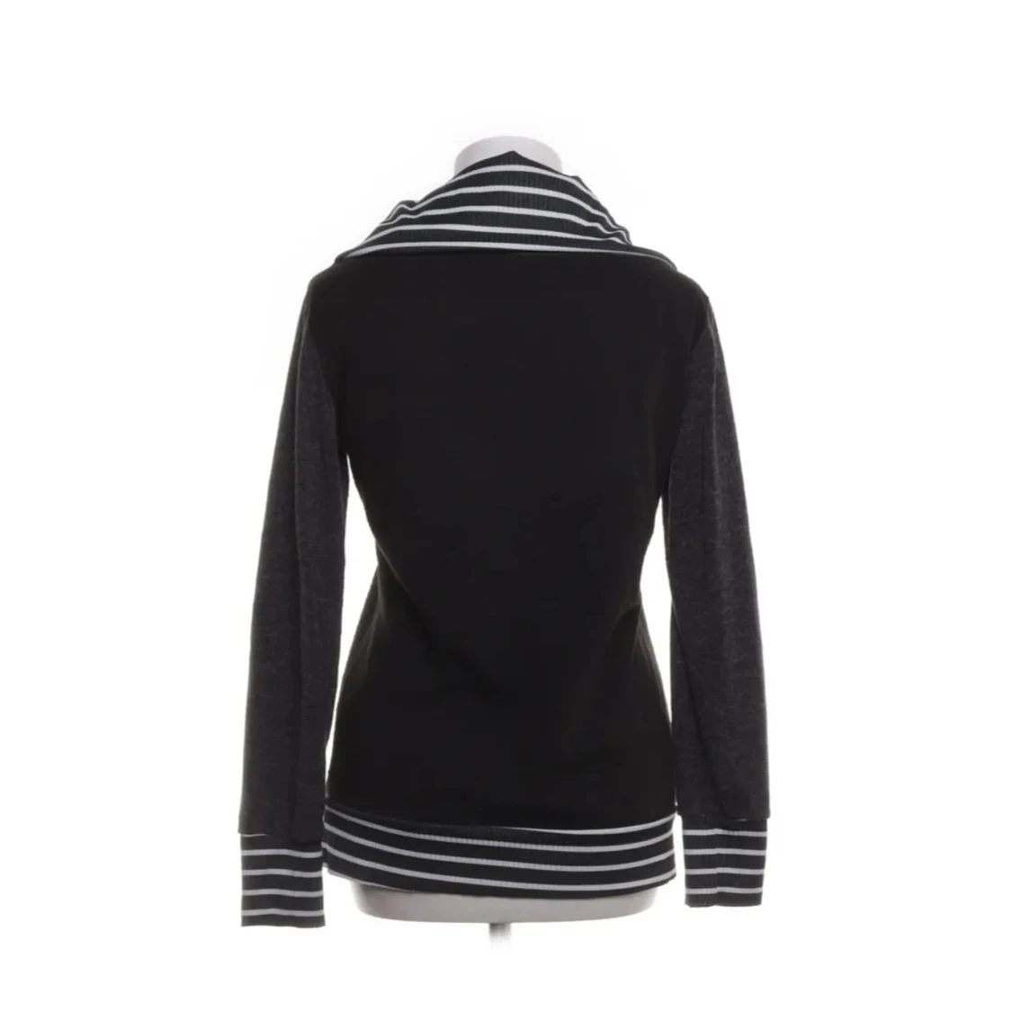 Svart tröja med randig krage från Lucky - 1