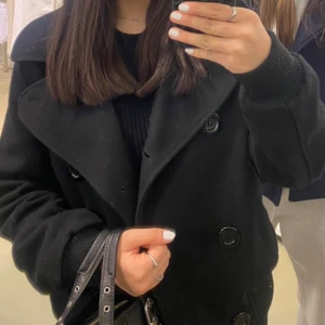 Svart kappa - Jättefin kapa perfekt till hösten