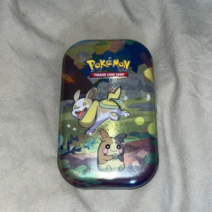 Pokémon Trading Card Game Coin Collection Tin - Det här är Pokémon mynt och skriv till mig om ni har frågor eller prisförslag 