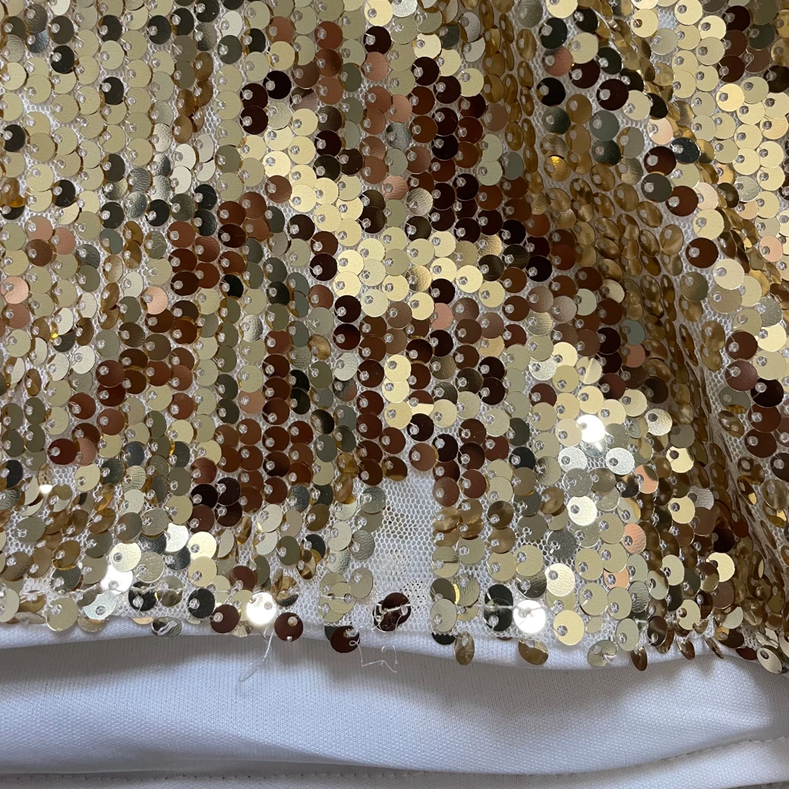 Guldig paljettkjol i kort modell - 2