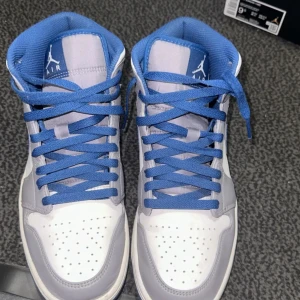 Jordan 1 true blue - Jättefina skor knappt använda! Skriv för eventuella frågor! 