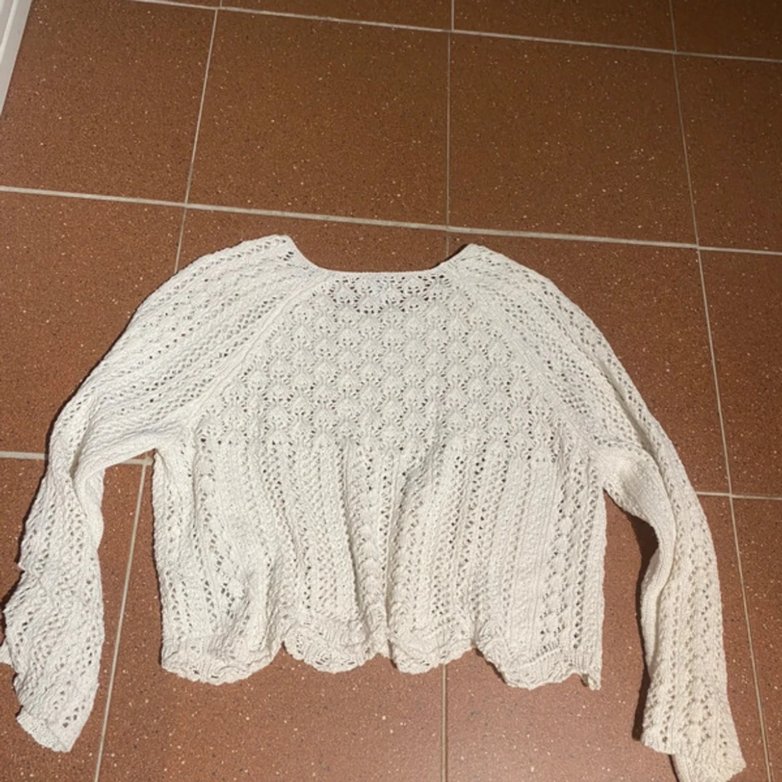 Vit stickad  tröja med mönster - 2