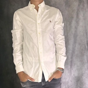 Ralph Lauren skjorta - Mycket fint skick | Size M  | fraktar spårbart inom 24 timmar |  för att köpa klicka ” köp nu” | vid frågor skriv ett meddelande |