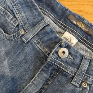 Blå raka jeans från Jordache - Snygga blå jeans från Jordache flared