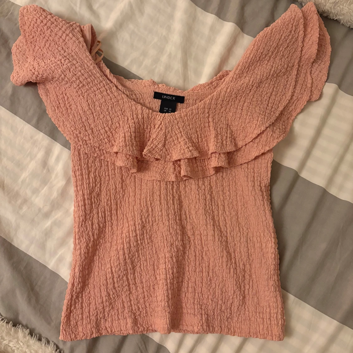 Rosa volangtop från Lindex